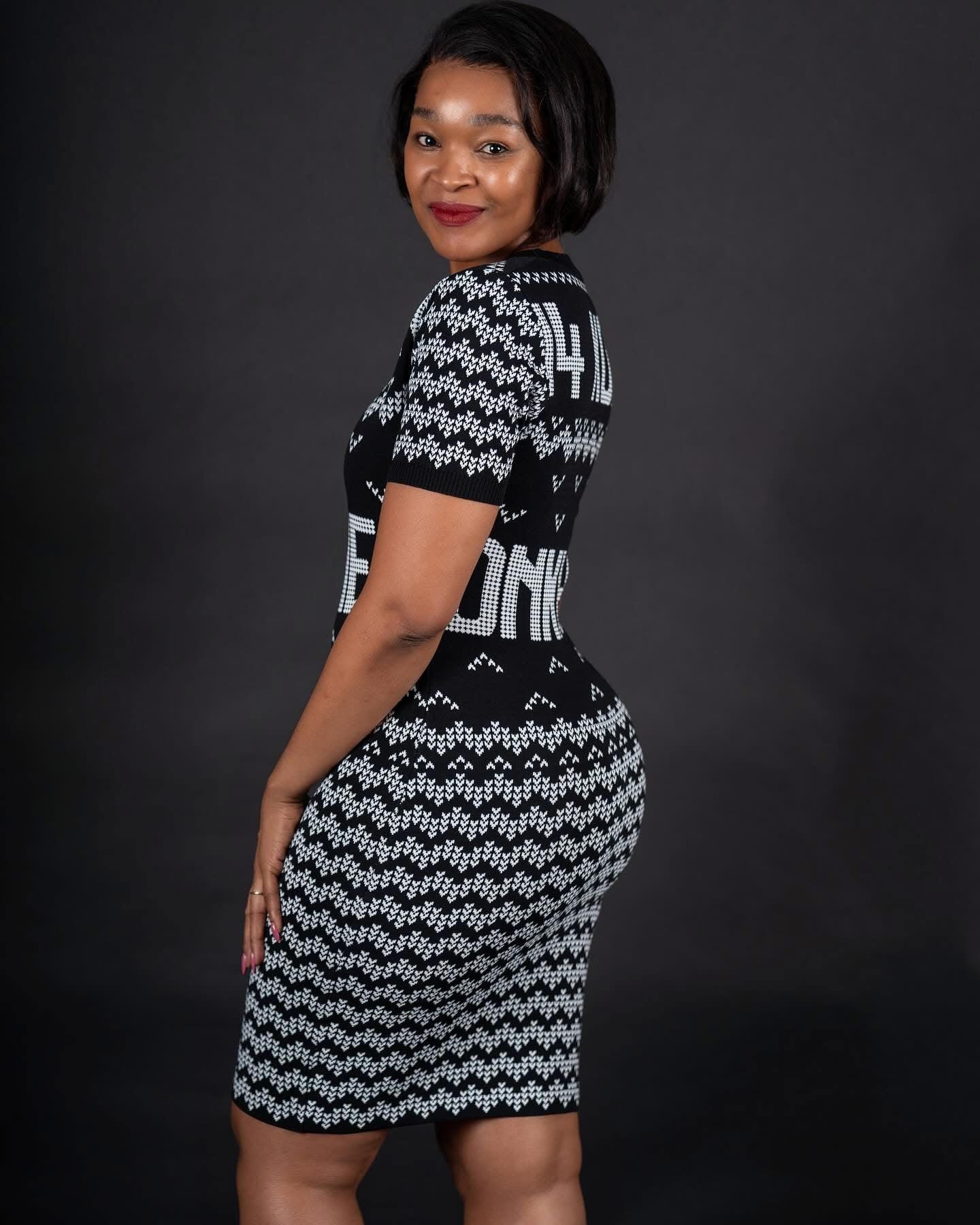 Konkhe 14 Premium v-neck knit Dress