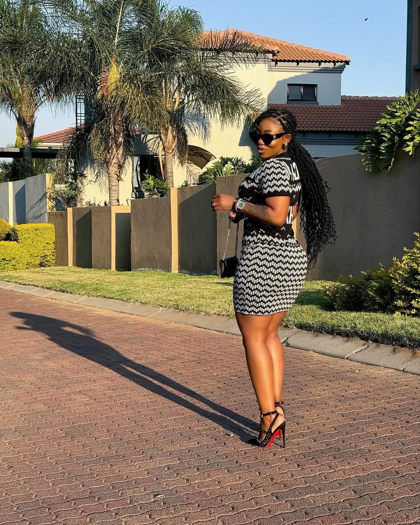 Konkhe 14 Premium v-neck knit Dress