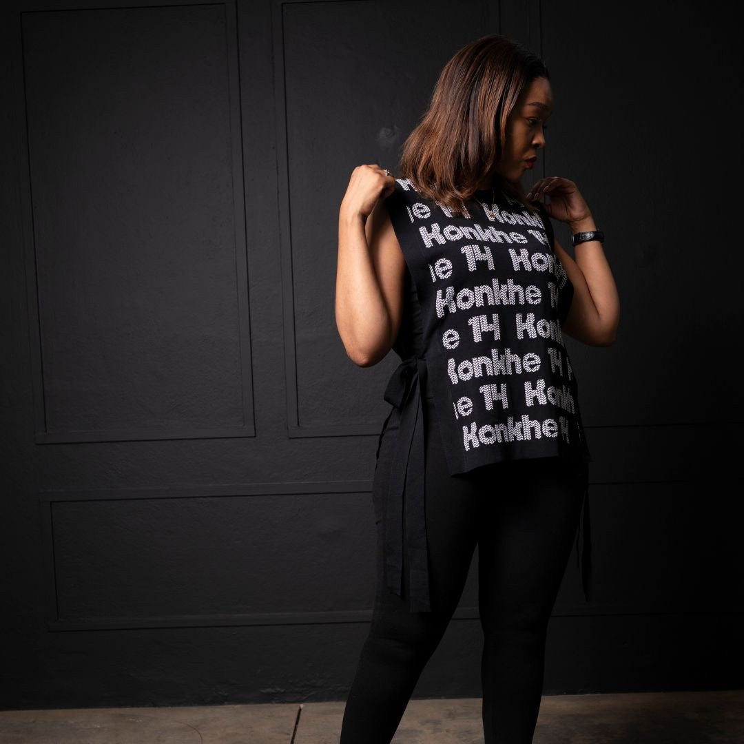 Konkhe 14 Bib vest knitted Black Colour