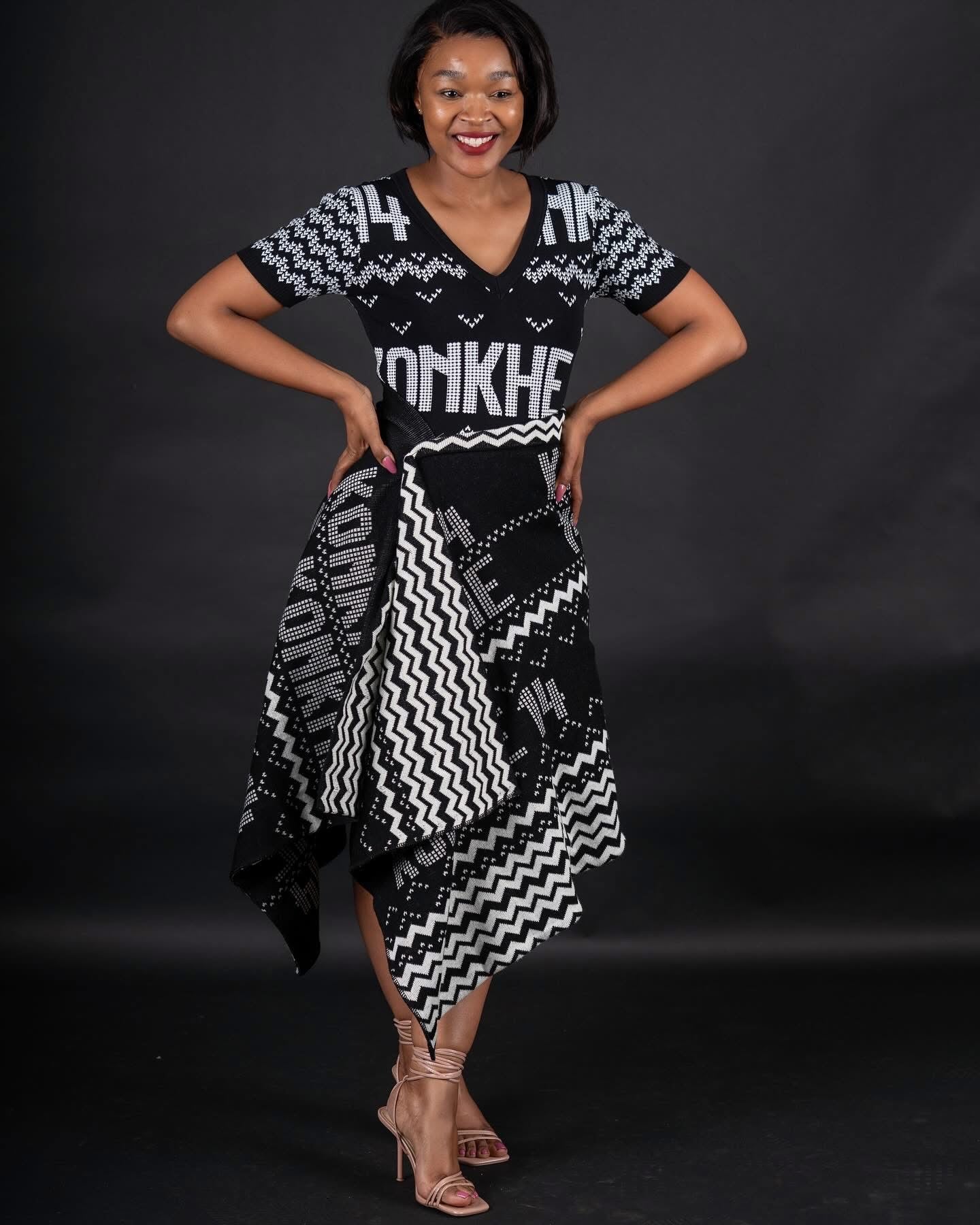 Konkhe kuhamba kahle unisex shawl Black & white