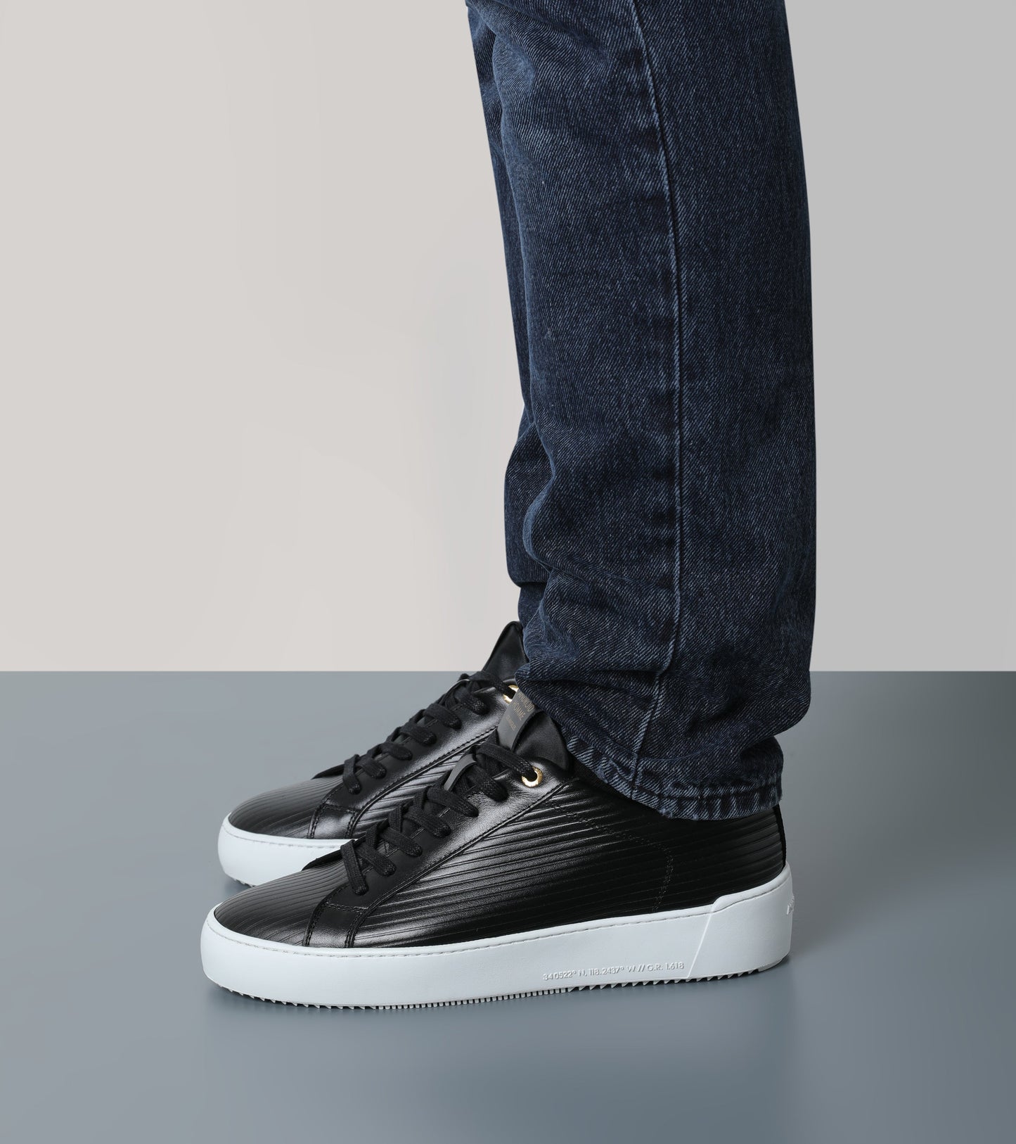 Android Homme Zuma Black Linear Emboss AHP221-36