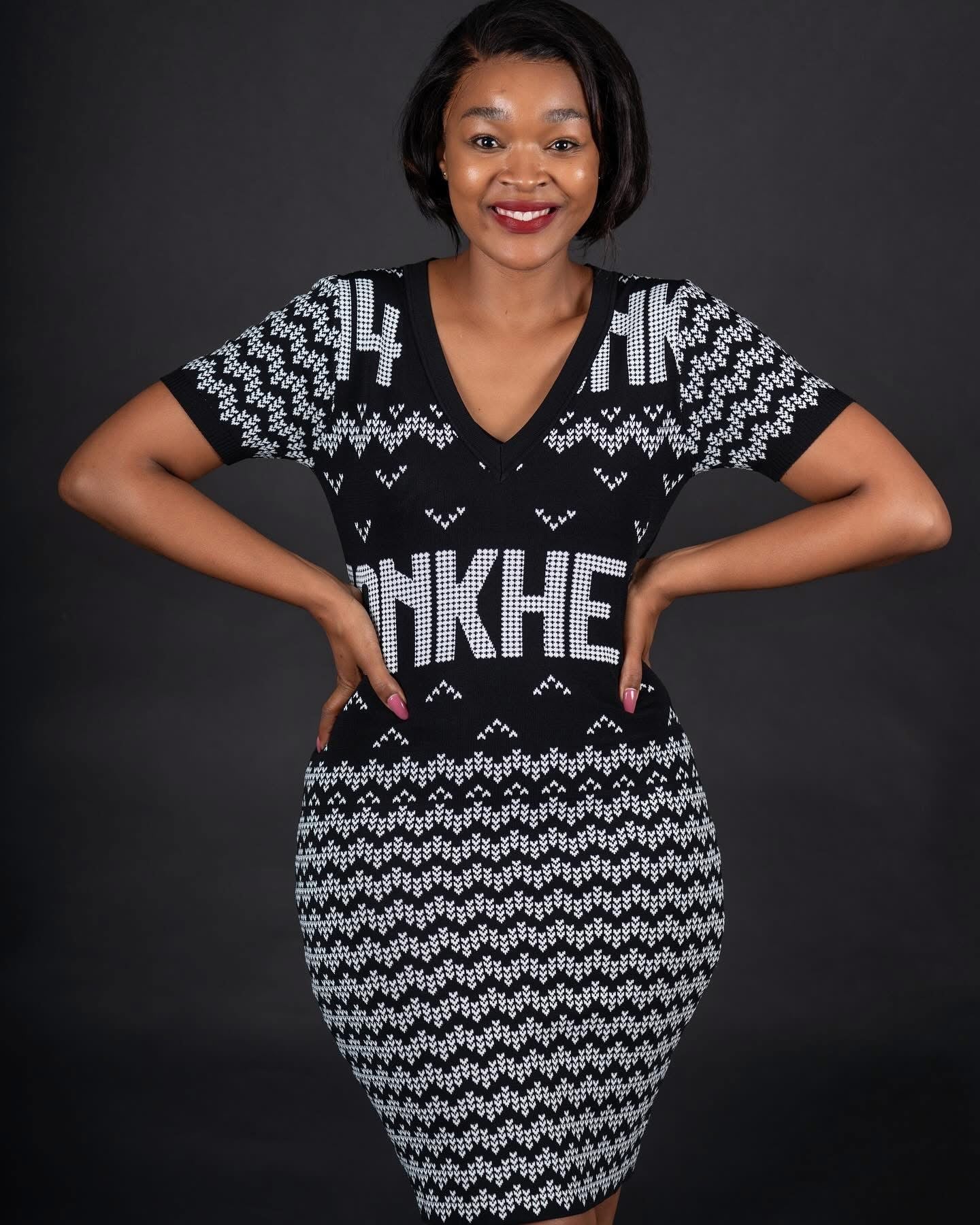Konkhe 14 Premium v-neck knit Dress