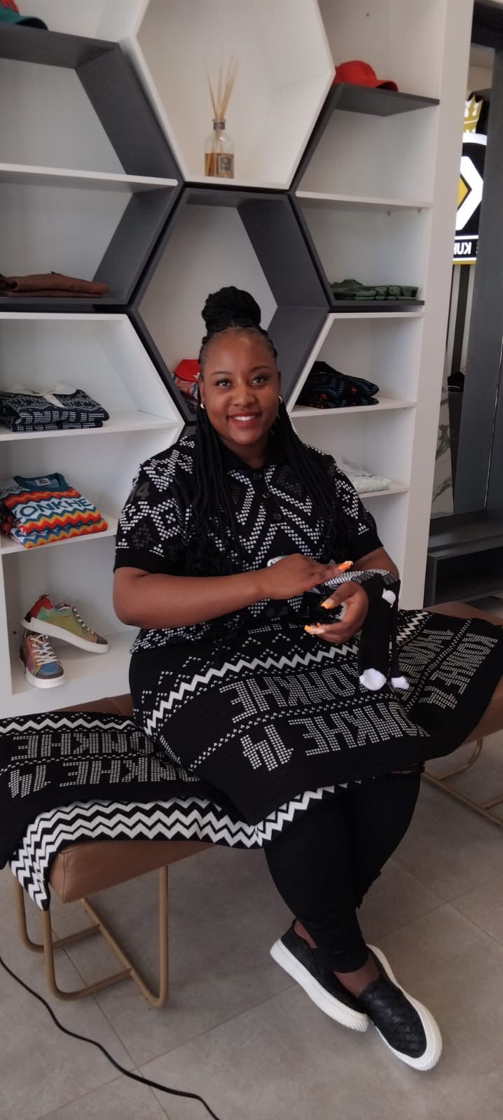 Konkhe 14 knitted Unisex Golfer T-shirt “Umkhandi – The Craftsman”