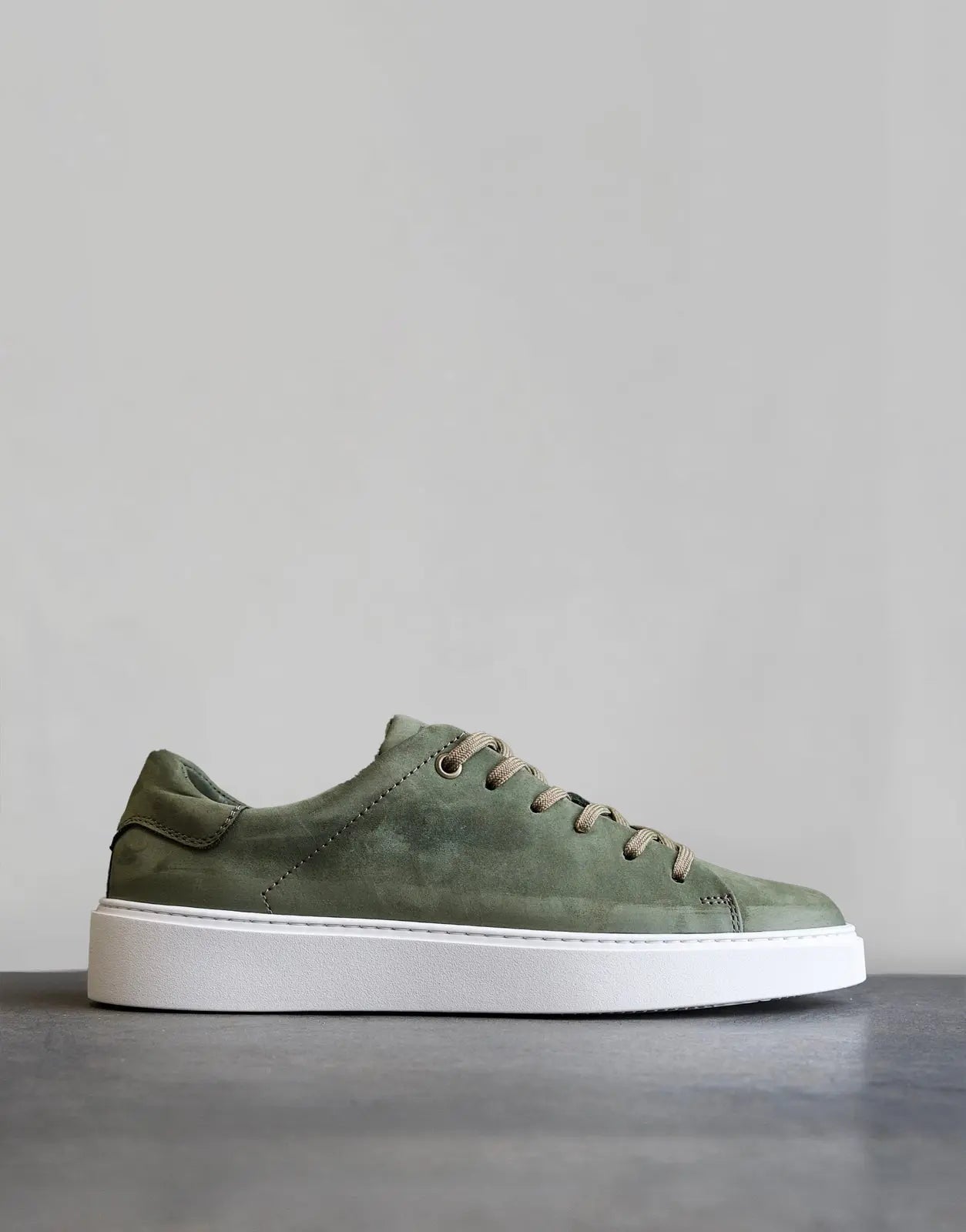 Fade Essential Green Sneakers