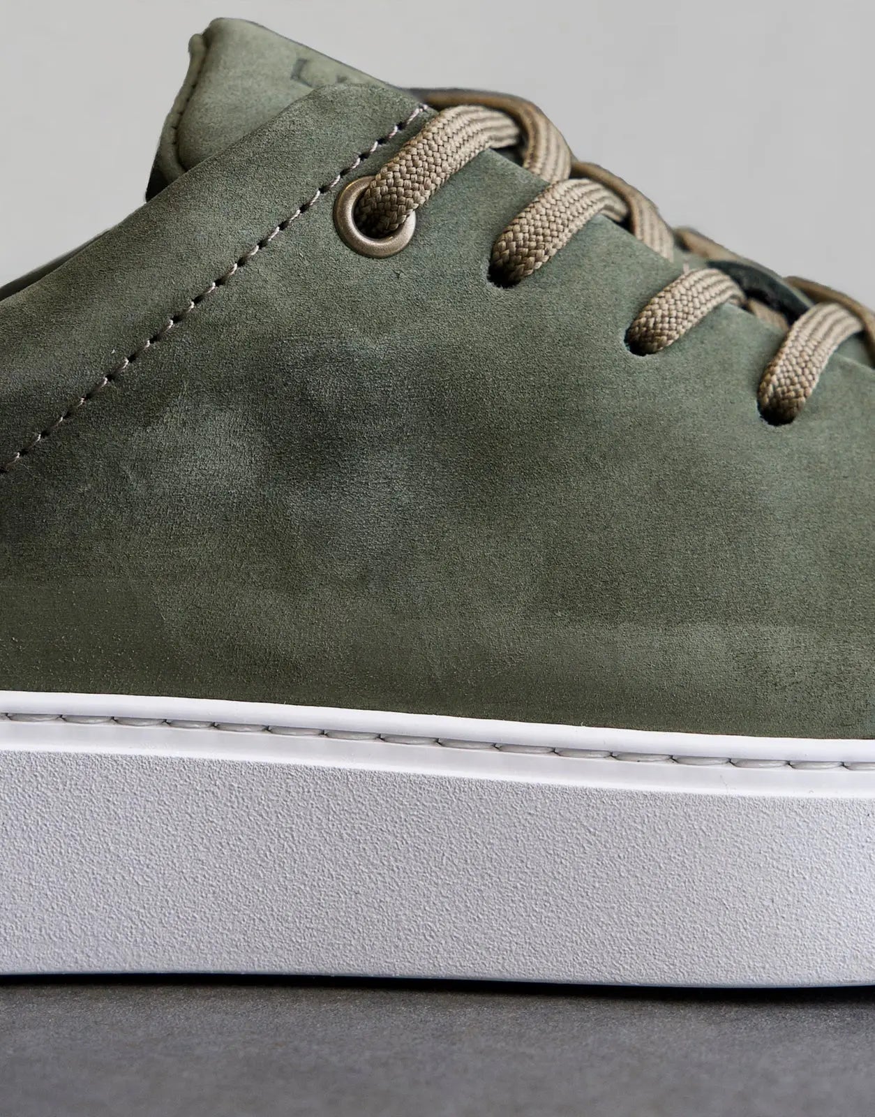 Fade Essential Green Sneakers