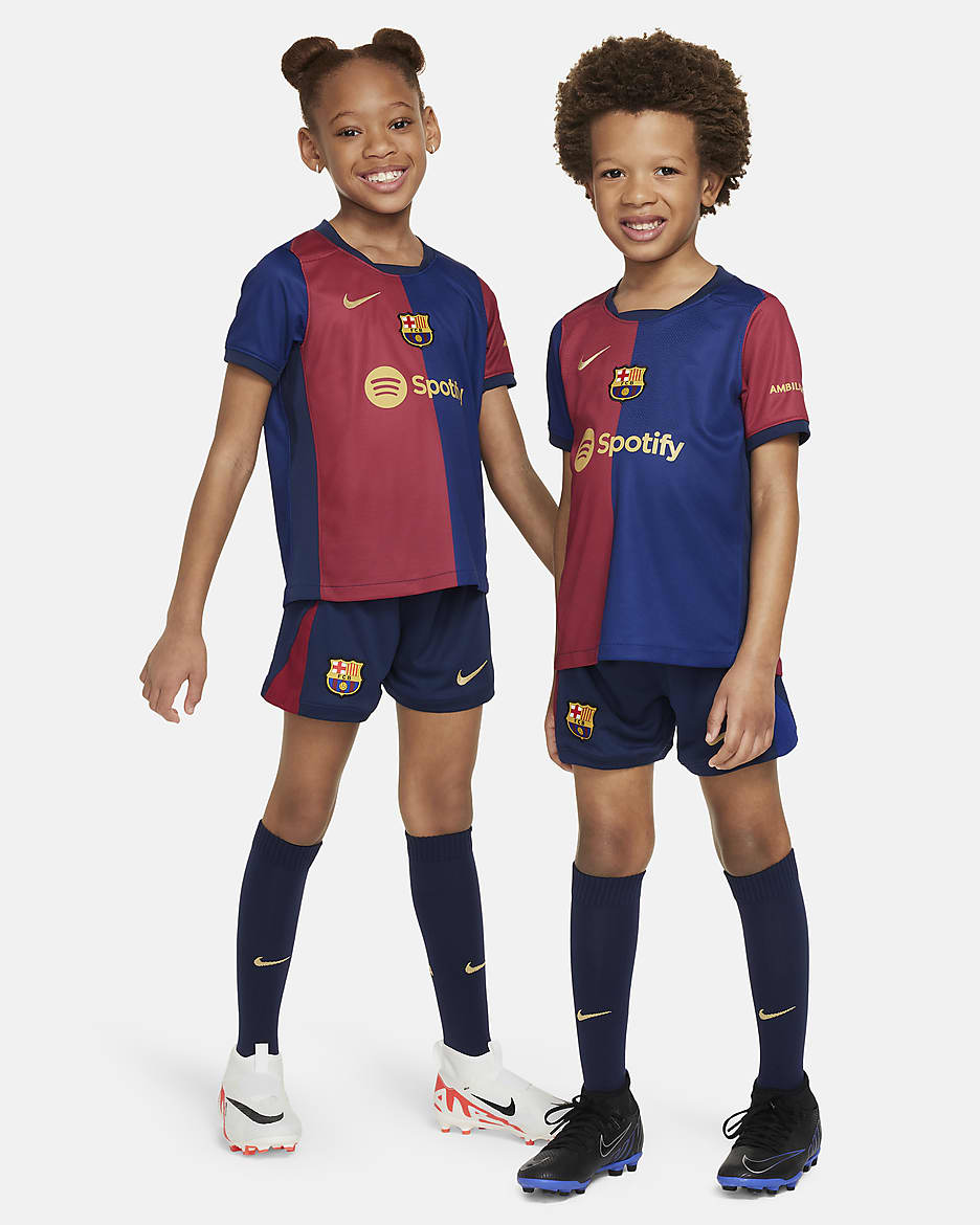 F.C. Barcelona 2024/25 Stadium Home
Younger Kids' Nike Football Replica 3-Piece Kit