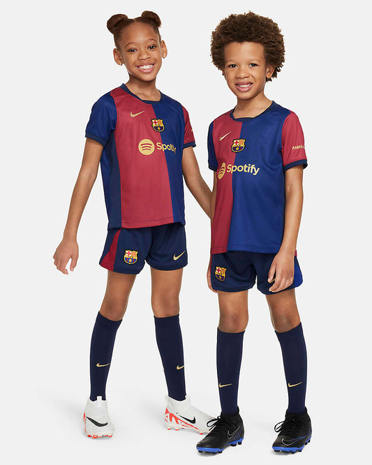 F.C. Barcelona 2024/25 Stadium Home
Younger Kids' Nike Football Replica 3-Piece Kit