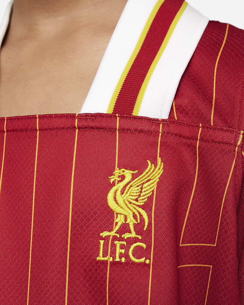 Liverpool F.C. 2024/25 Stadium Home
Younger Kids' Nike Football Replica 3-Piece Kit