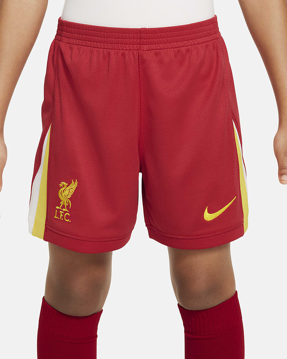 Liverpool F.C. 2024/25 Stadium Home
Younger Kids' Nike Football Replica 3-Piece Kit