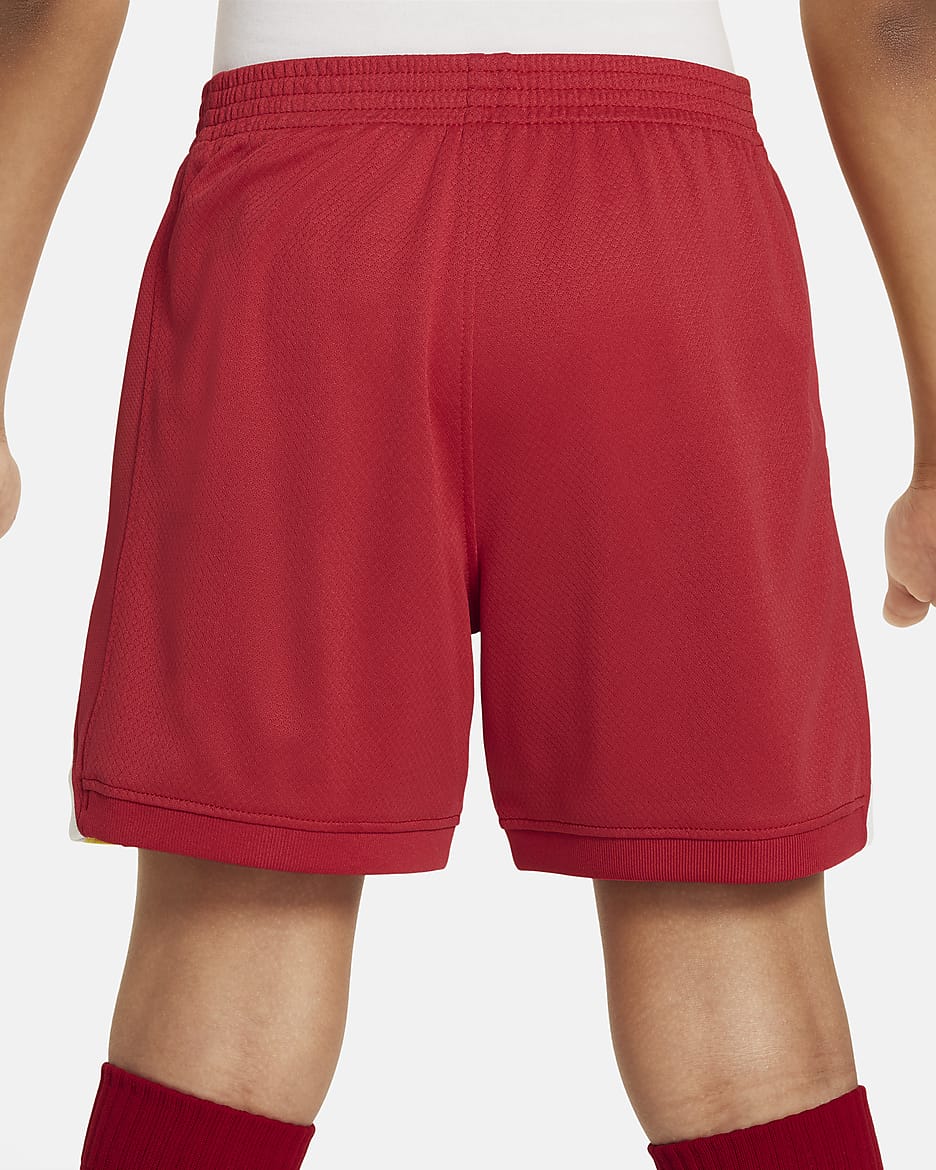 Liverpool F.C. 2024/25 Stadium Home
Younger Kids' Nike Football Replica 3-Piece Kit