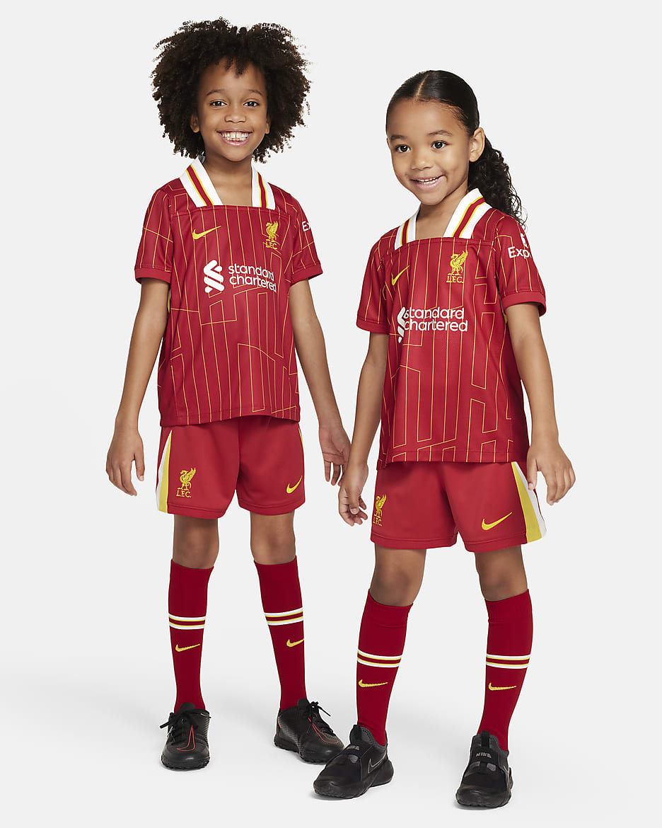 Liverpool F.C. 2024/25 Stadium Home
Younger Kids' Nike Football Replica 3-Piece Kit